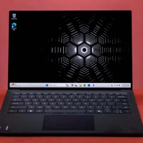 لپ‌تاپ گیمینگ با طراحی خشن و نورپردازی